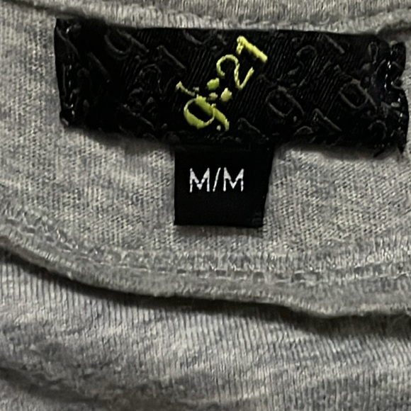 2 for $25 Women’s grey black print tank top size medium M - Picture 2 of 2